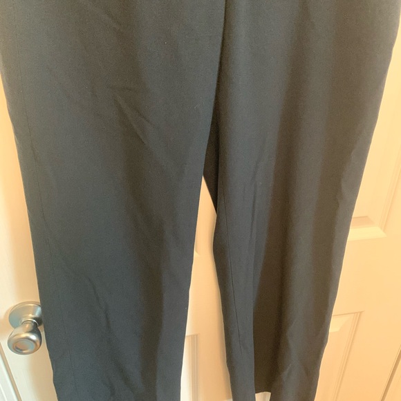 Larry Levine navy blue Straight Leg Pants. Size 10 short. - Picture 4 of 9
